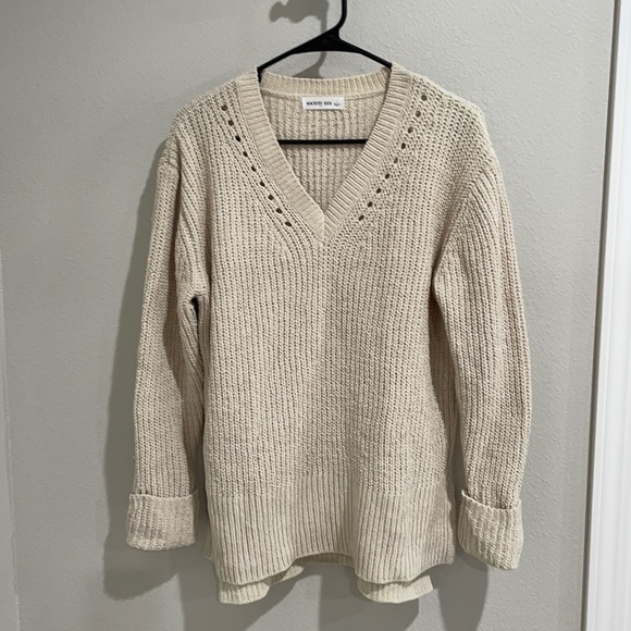 Sweaters - V neck sweater